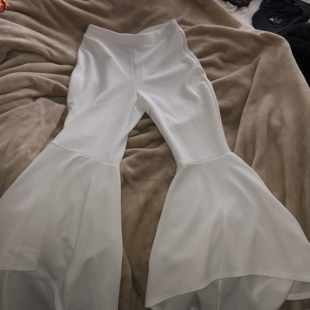 White ruffle hem skinny trousers ! Petite
